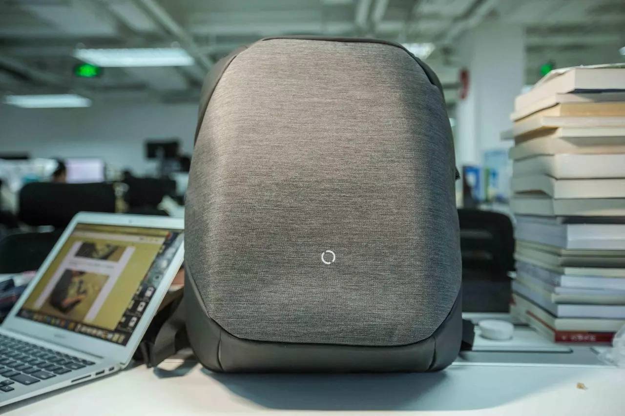 极客官舍丨我曾以为我的意中人不会是程序员,直到有一天他背上了它