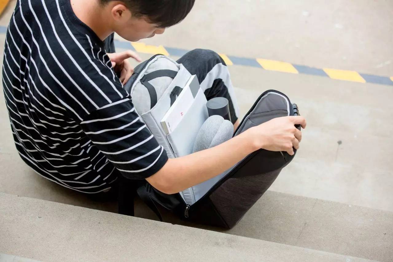 极客官舍丨我曾以为我的意中人不会是程序员,直到有一天他背上了它