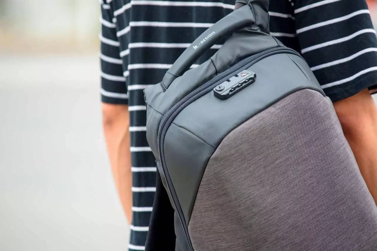 极客官舍丨我曾以为我的意中人不会是程序员,直到有一天他背上了它