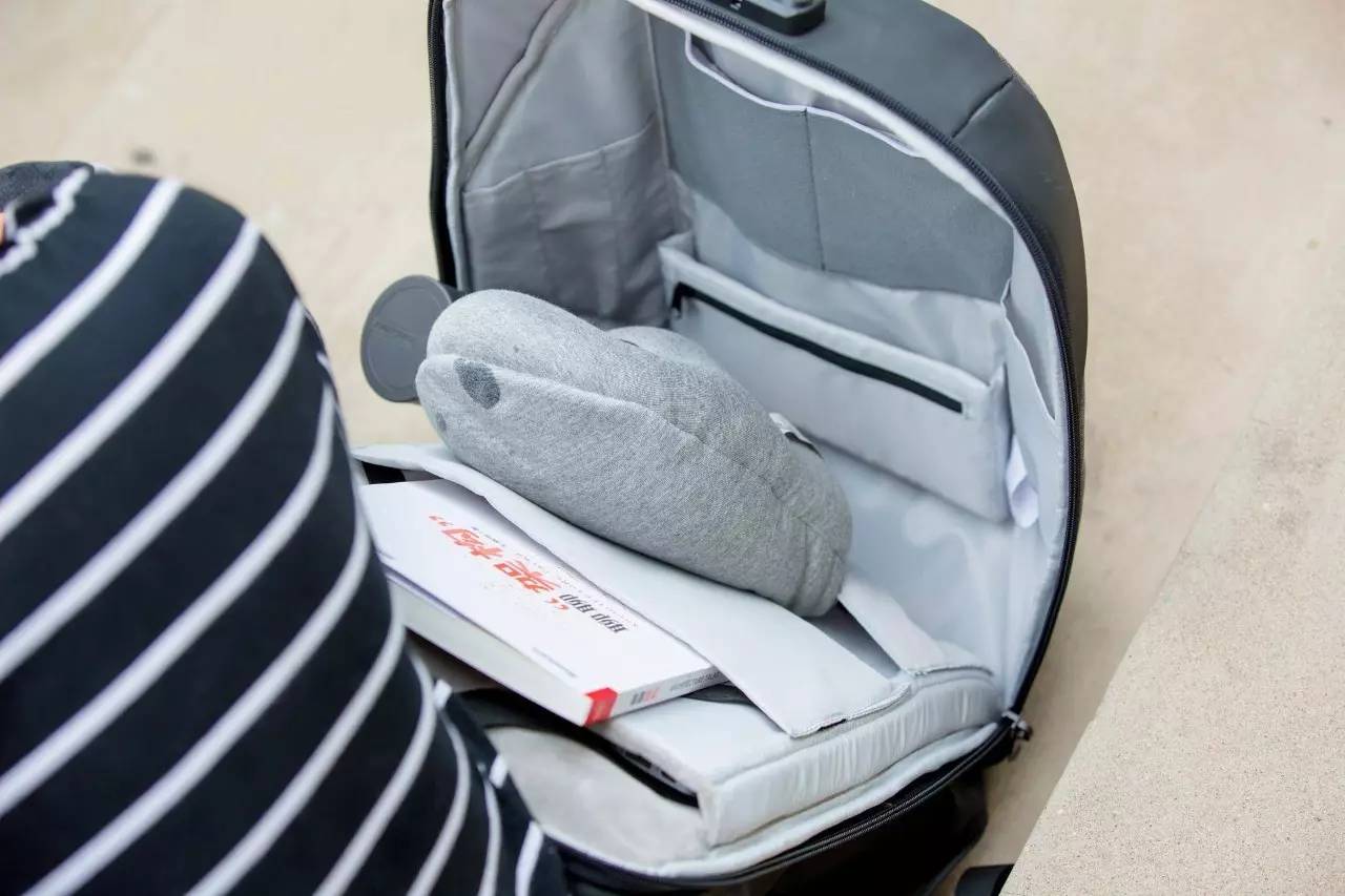 极客官舍丨我曾以为我的意中人不会是程序员,直到有一天他背上了它