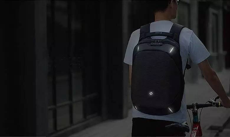 极客官舍丨我曾以为我的意中人不会是程序员,直到有一天他背上了它