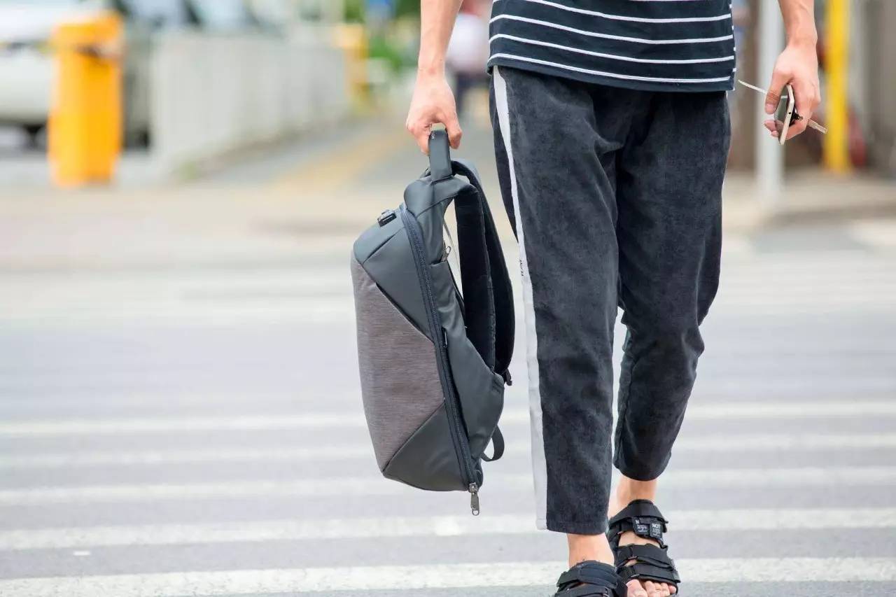 极客官舍丨我曾以为我的意中人不会是程序员,直到有一天他背上了它