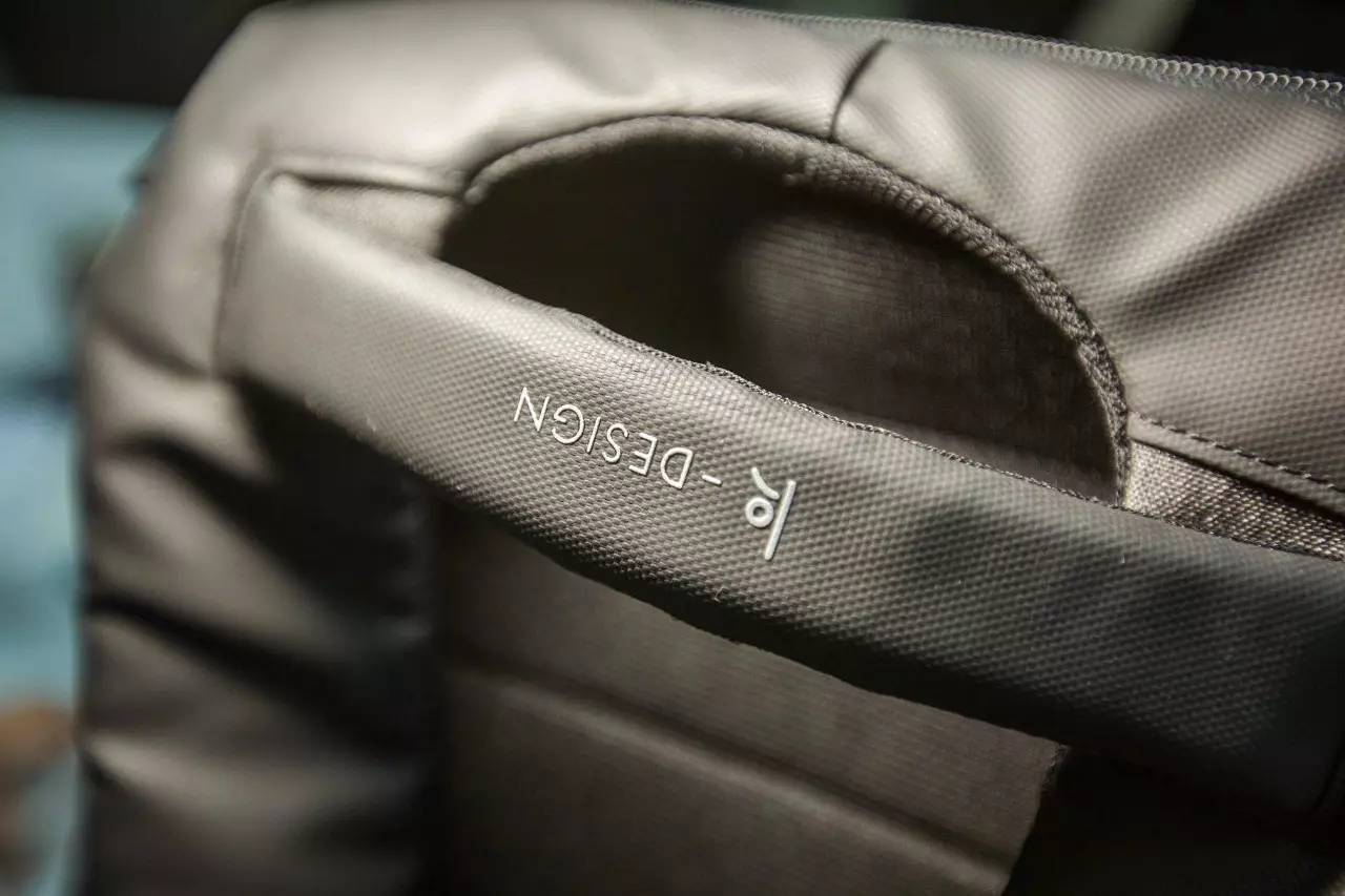 极客官舍丨我曾以为我的意中人不会是程序员,直到有一天他背上了它