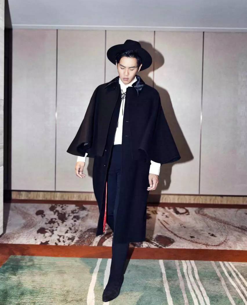 作为披头士和吴亦凡都穿的“男士高跟鞋”，切尔西靴大有来头！