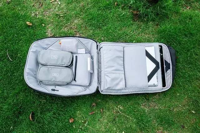 极客官舍丨我曾以为我的意中人不会是程序员,直到有一天他背上了它