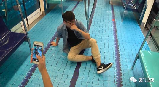 车厢变成运动场！台北推“世大运列车”吸睛