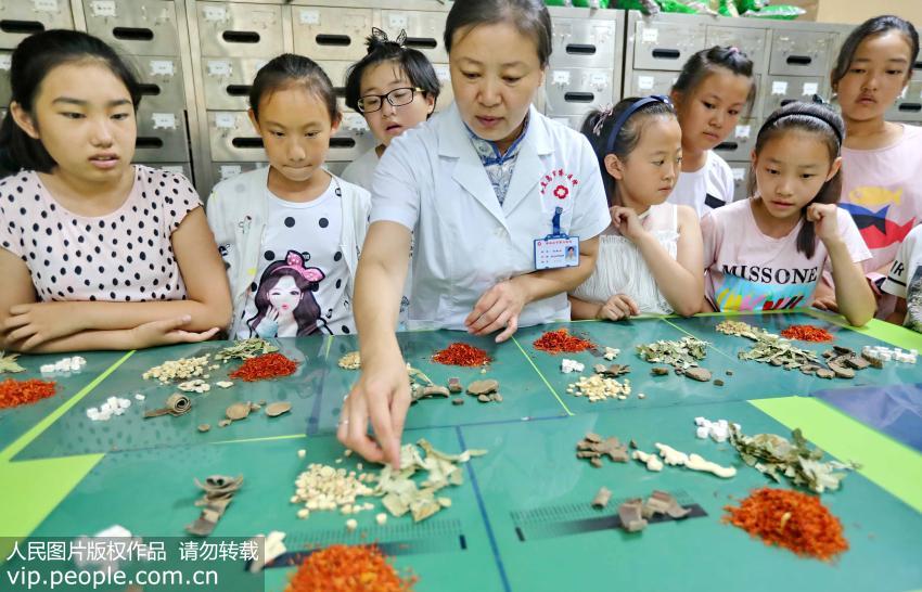 乙型肝炎吃中药还是西药好,中药治疗肝炎能彻底治好吗