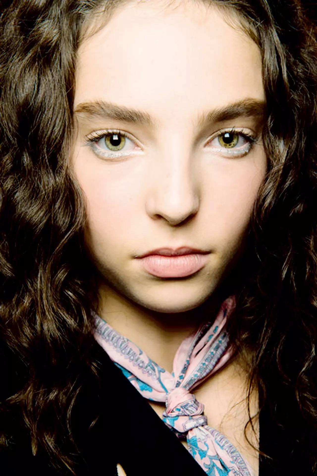 请忽略墨镜下的眼妆 (雨天眼妆推荐)