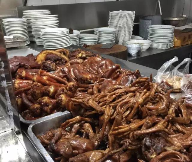 成都的热天头，买点卤菜回家kuò起，吹着空调慢慢吃！