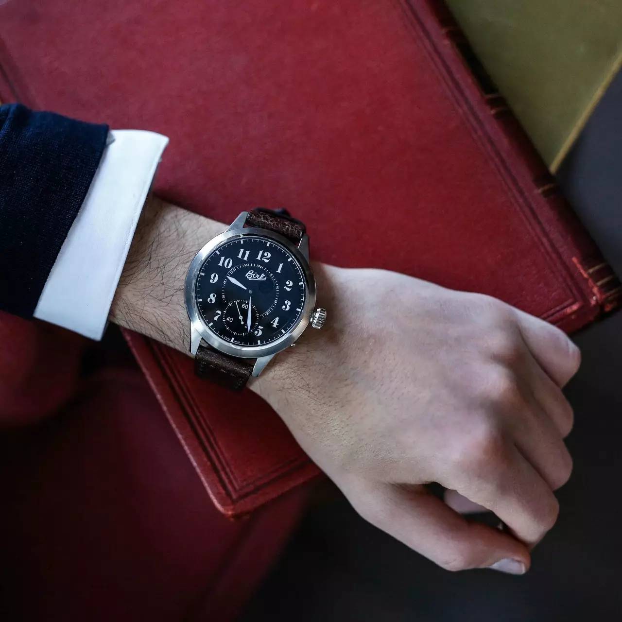 被中国抵制的奢侈品牌怎么样了,看奢侈品牌如何玩转