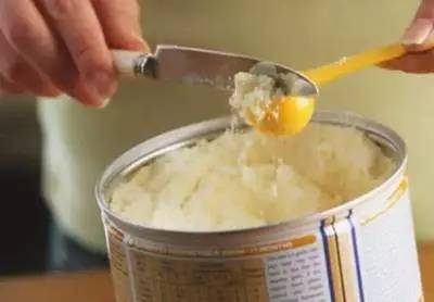 给宝宝奶粉少放了一勺怎么办,给宝宝喂奶粉时水兑少了怎么办