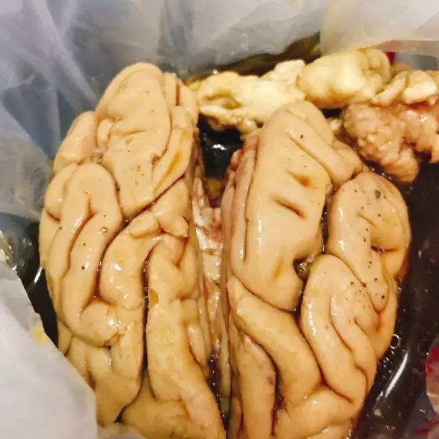 成都的热天头，买点卤菜回家kuò起，吹着空调慢慢吃！