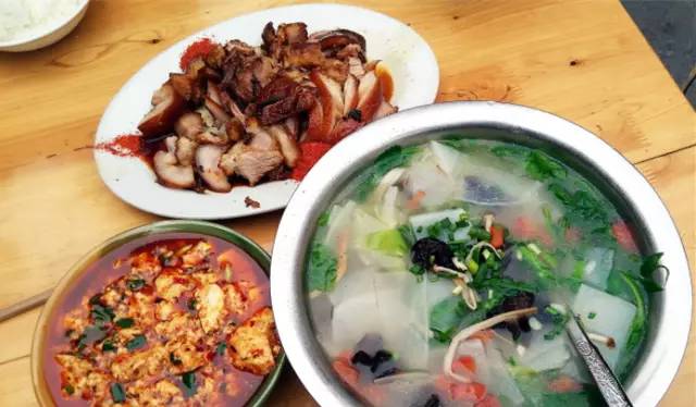 成都的热天头，买点卤菜回家kuò起，吹着空调慢慢吃！