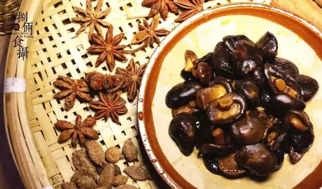 成都的热天头，买点卤菜回家kuò起，吹着空调慢慢吃！