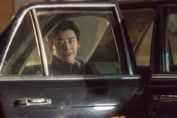 李钟硕超帅镜头合集,李钟硕拍电影露腹肌全过程