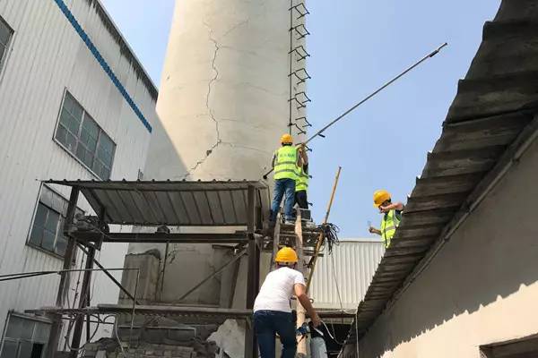 环境好了、蓝天多了……龙泉驿小区居民把锦旗送给了谁？