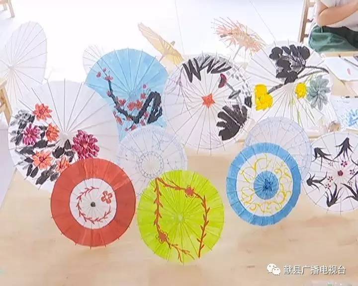 不畏酷暑三伏天里校园建设热火朝天