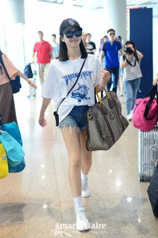 有了大幂幂的基础款女神示范，我把海量白底印花美T穿了个遍