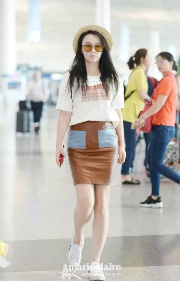 有了大幂幂的基础款女神示范，我把海量白底印花美T穿了个遍