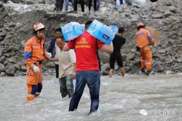 突如其来的冰雹让人措手不及,突如其来的地震告诉我们珍惜当下