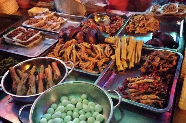 成都的热天头，买点卤菜回家kuò起，吹着空调慢慢吃！