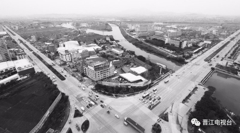 家在岁月变迁中的变化,家乡在不经意间变得越来越美