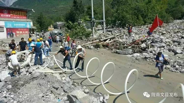 突如其来的冰雹让人措手不及,突如其来的地震告诉我们珍惜当下