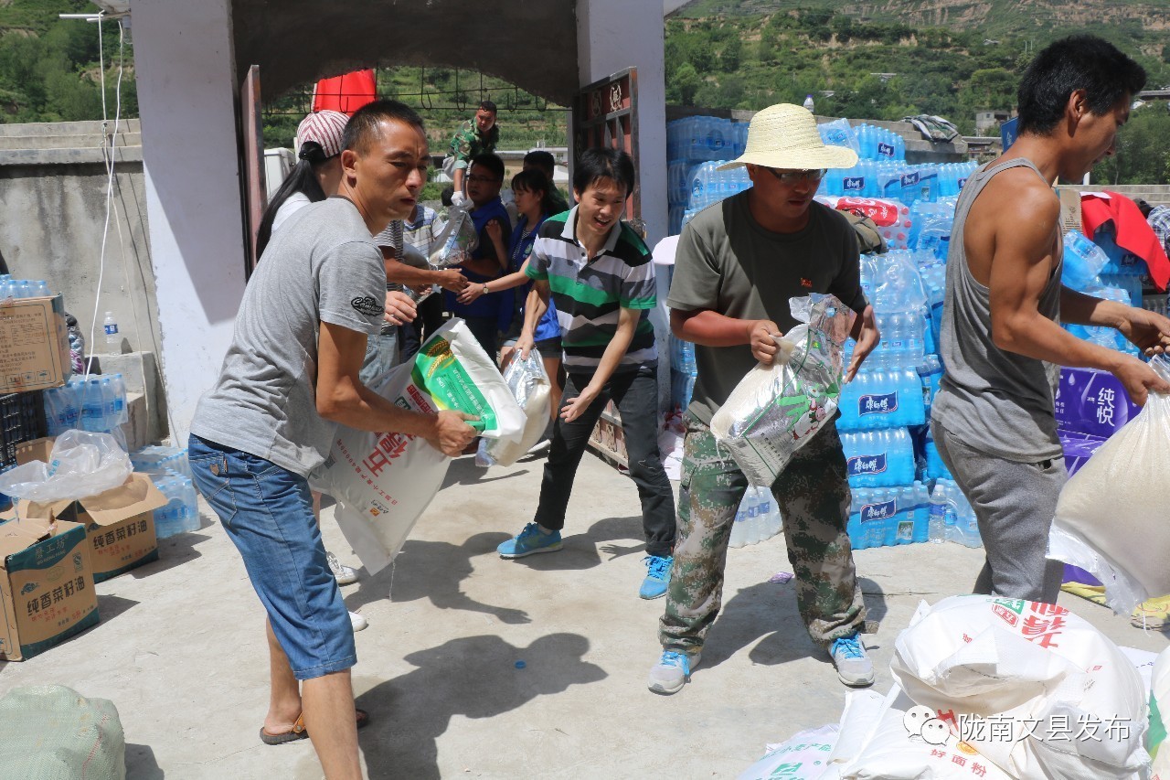 突如其来的冰雹让人措手不及,突如其来的地震告诉我们珍惜当下