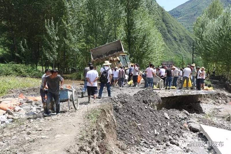 突如其来的冰雹让人措手不及,突如其来的地震告诉我们珍惜当下