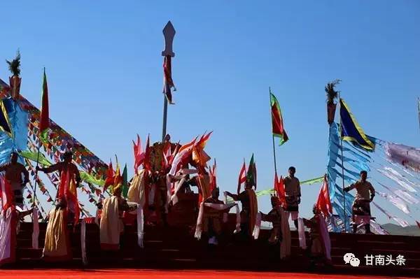 纵马扬鞭御风飞行丨九色甘南香巴拉·玛曲第十一届格萨尔赛马节隆重开幕