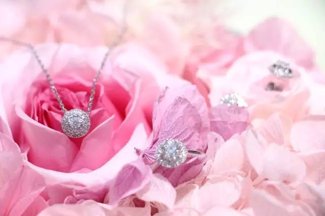 那些潮到爆的明星*服私**，我们给你找到平替了｜百盛潮牌节低至5折