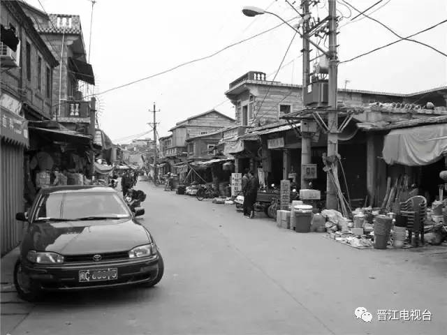家在岁月变迁中的变化,家乡在不经意间变得越来越美