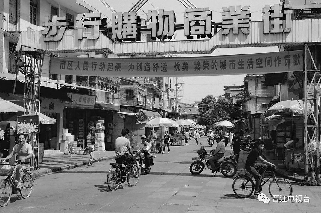 家在岁月变迁中的变化,家乡在不经意间变得越来越美