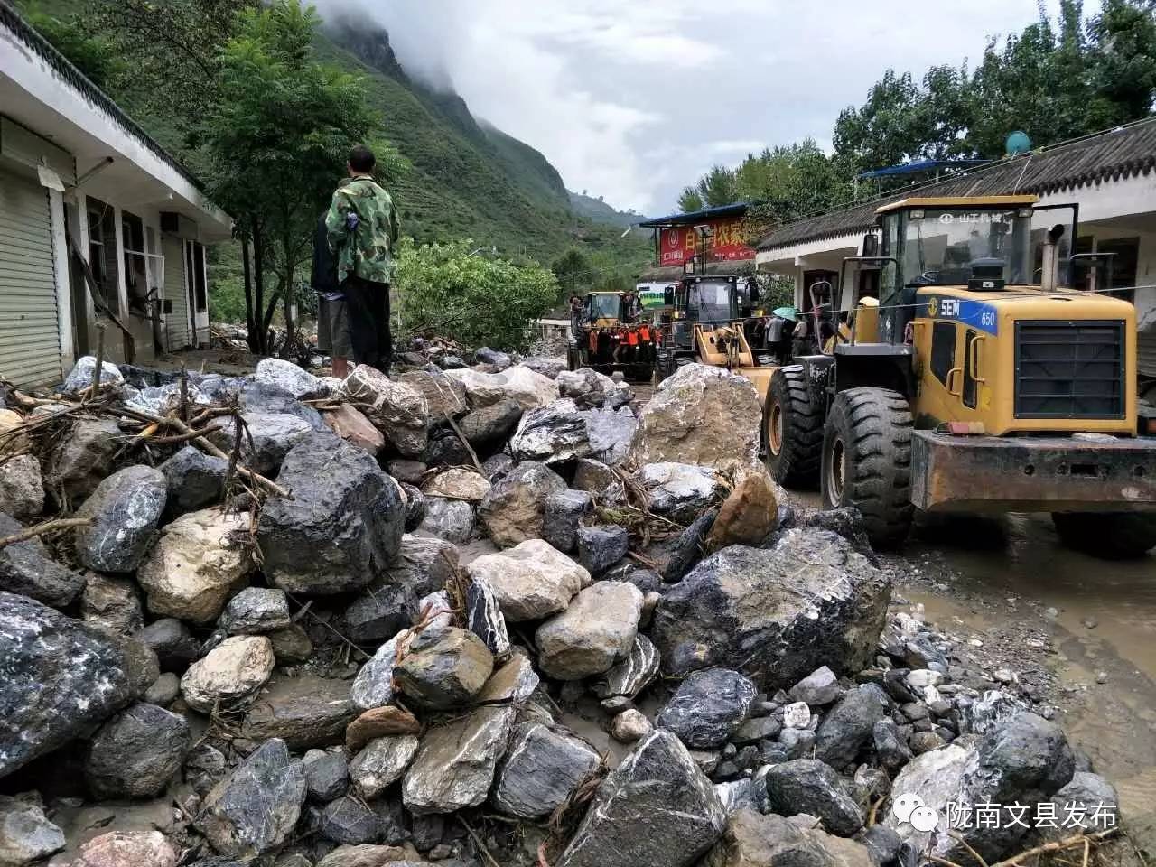 突如其来的冰雹让人措手不及,突如其来的地震告诉我们珍惜当下