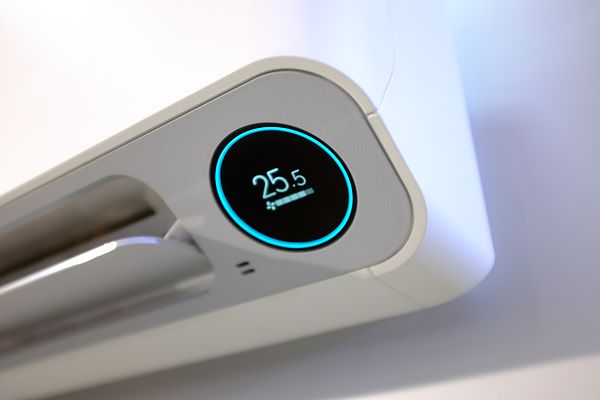 YSL高跟轮滑鞋、Aēsop芥末味牙膏、美的无烟自动炒菜机,它们也许都能买到,但天猫奢侈品频道你可能看都看不到