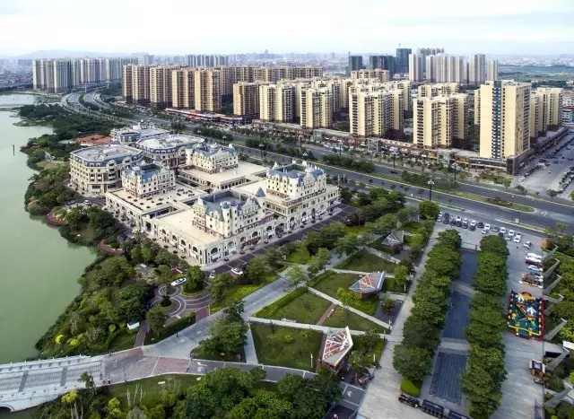 家在岁月变迁中的变化,家乡在不经意间变得越来越美