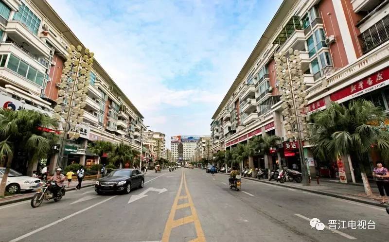 家在岁月变迁中的变化,家乡在不经意间变得越来越美