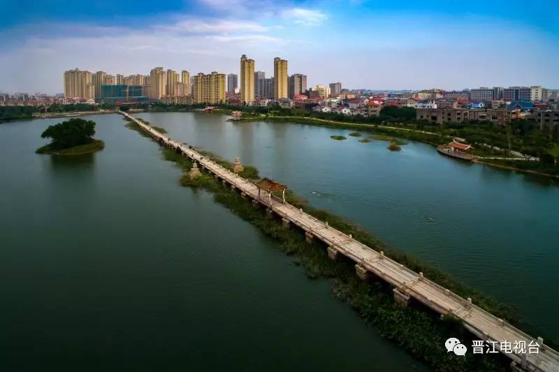 家在岁月变迁中的变化,家乡在不经意间变得越来越美