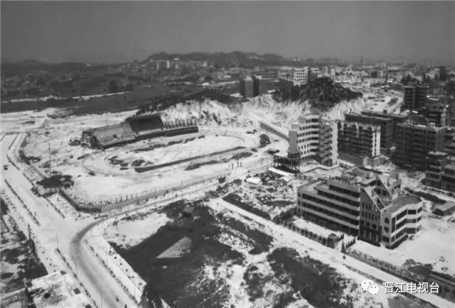 家在岁月变迁中的变化,家乡在不经意间变得越来越美