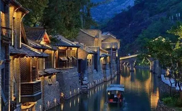 特色小镇是怎样炼成的？别以为资源多就够了，吃老本也得有讲究