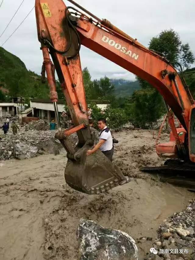 突如其来的冰雹让人措手不及,突如其来的地震告诉我们珍惜当下