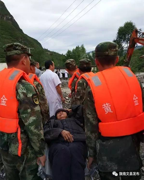 突如其来的冰雹让人措手不及,突如其来的地震告诉我们珍惜当下