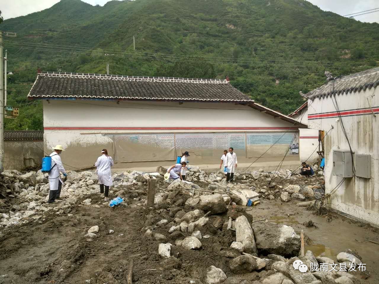 突如其来的冰雹让人措手不及,突如其来的地震告诉我们珍惜当下