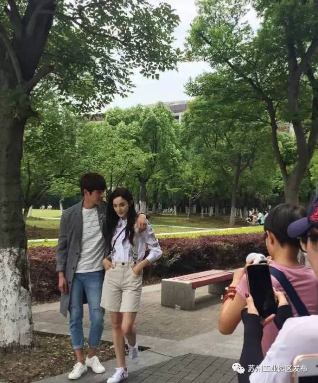 园区已经成为明星扎堆的地方！这里除了偶遇爱豆，还能当群演过戏瘾！