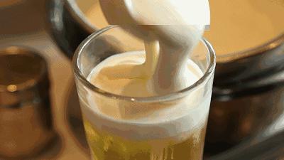 一杯奶茶等于30个鸡蛋,一杯奶茶等于一斤猪肉