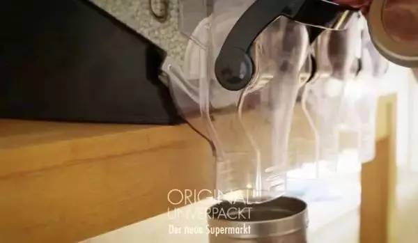 明明知道会倒闭，俩姑娘却还是开了这家零包装的超市，只为告诉你一件被忽略的事