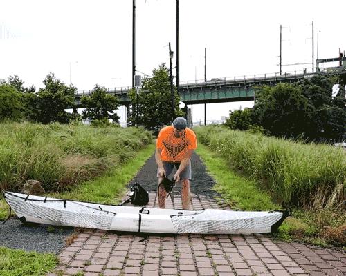 小编说户外｜南非夫妇两年半跨越6大洲，这个皮划艇装进公文包只需5分钟？