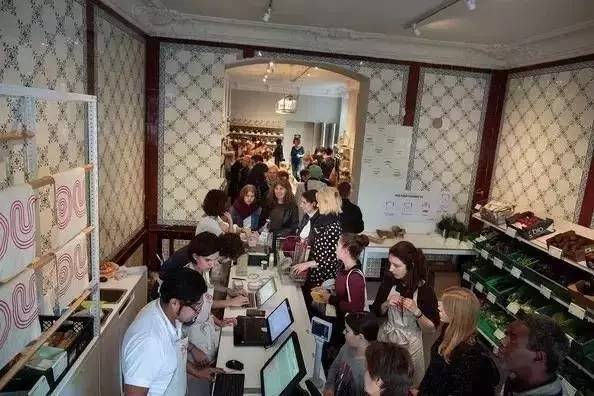 明明知道会倒闭，俩姑娘却还是开了这家零包装的超市，只为告诉你一件被忽略的事