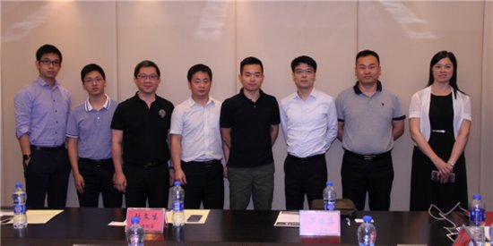 派派猪理财董事长湛含红做客和讯网探讨互联网金融发展之路