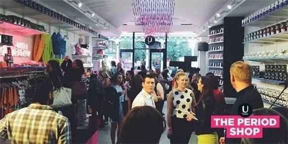 为什么卫生巾广告都是倒蓝水呢,为什么卫生巾广告都用蓝色的液体